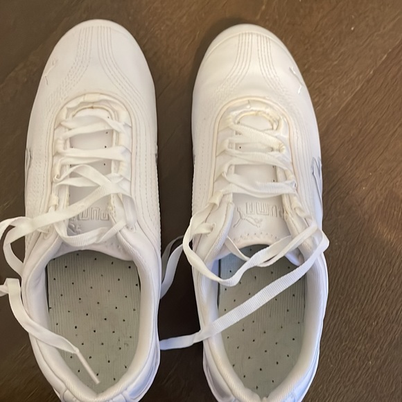 BRAND NEW NEVER WORN Puma Soleil Cat womens shoe. Good shoe for cheer flyers! - Picture 2 of 4